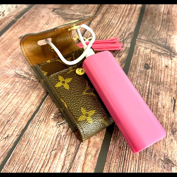 Louis Vuitton Pouch Keychain power bank - Picture 4 of 10